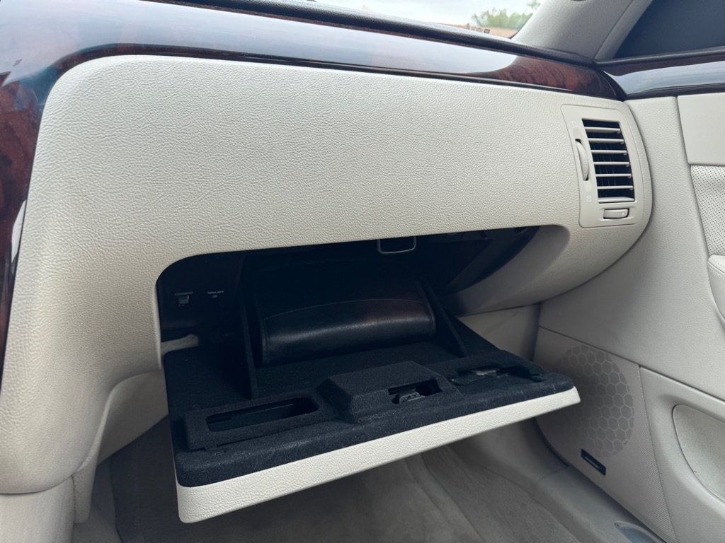 Used 2008 Cadillac DTS FWD image 15