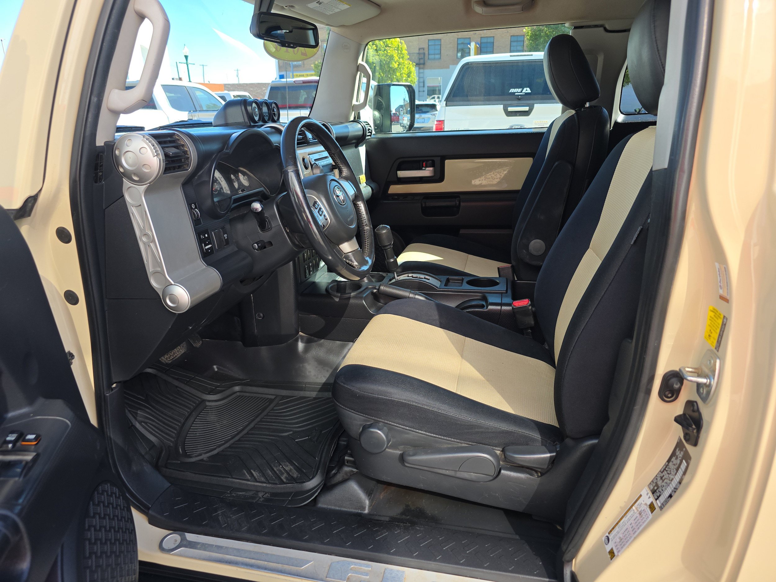 Used 2010 Toyota FJ Cruiser 4WD image 2