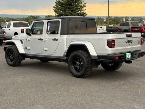 Used 2024 Jeep Gladiator Sport image 5