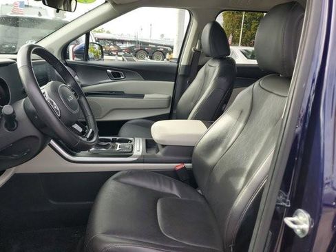 Used 2024 Kia Carnival LX image 17