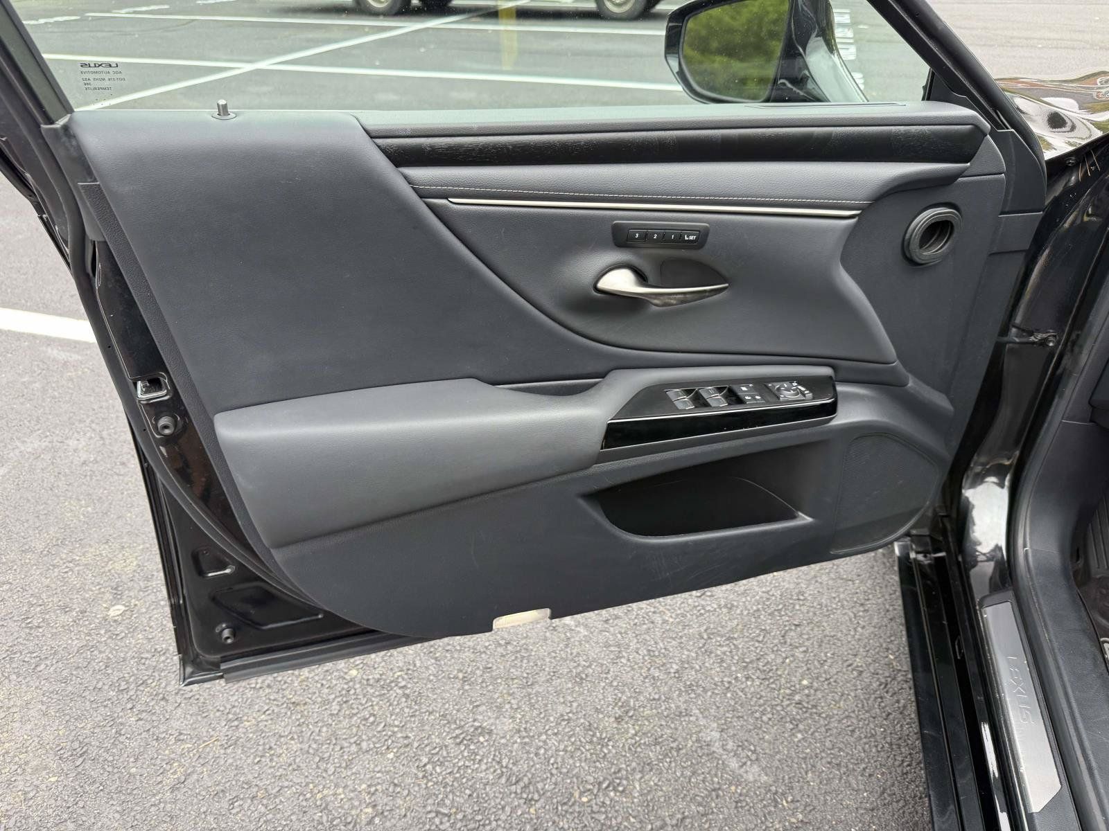Used 2023 Lexus ES 350 w/ Premium Package FWD image 12