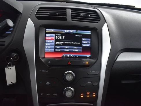 Used 2014 Ford Explorer XLT w/ Equipment Group 202A AWD/4WD image 14