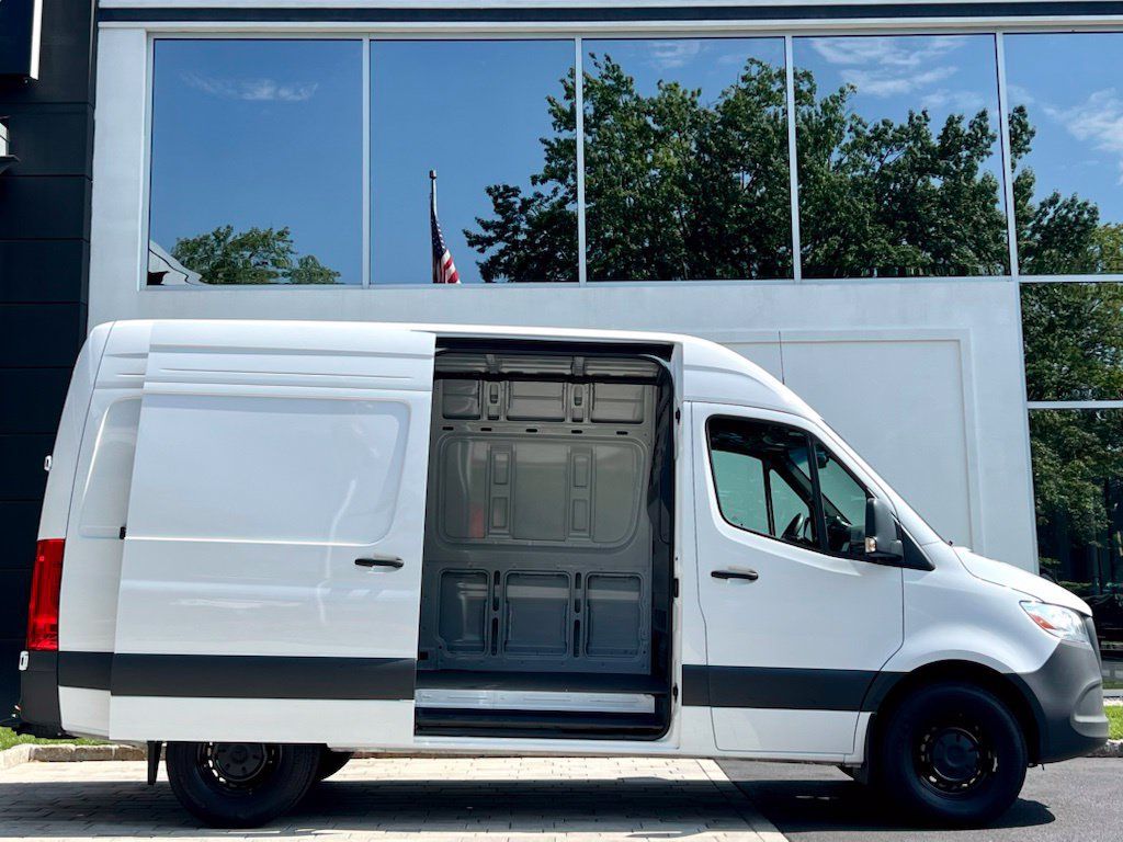 Used 2025 Mercedes-Benz Sprinter 2500 image 9