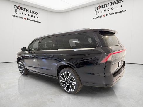 New 2026 Lincoln Navigator L Reserve AWD/4WD image 27