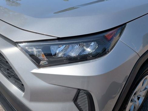 Used 2022 Toyota RAV4 LE FWD image 7