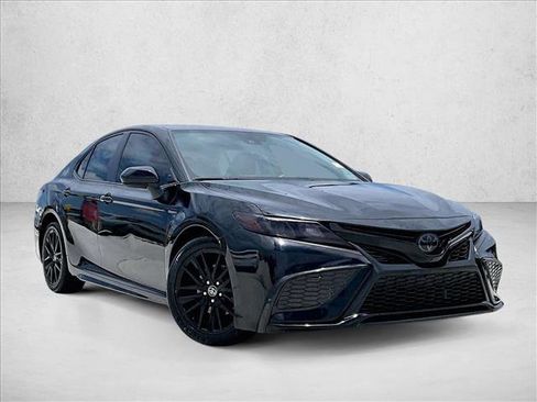 Used 2022 Toyota Camry SE FWD image 12