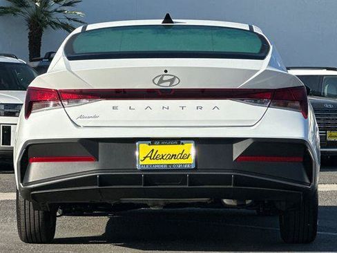 Certified 2026 Hyundai Elantra SE FWD image 5