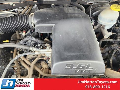 Used 2021 RAM 1500 Classic SLT AWD/4WD image 31