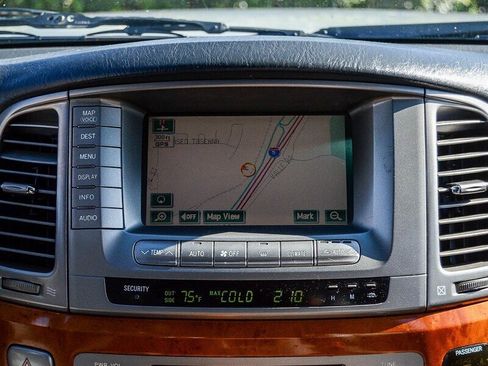 Used 2006 Lexus LX 470 image 15