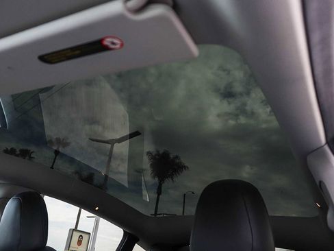 Used 2020 Tesla Model Y Long Range image 25