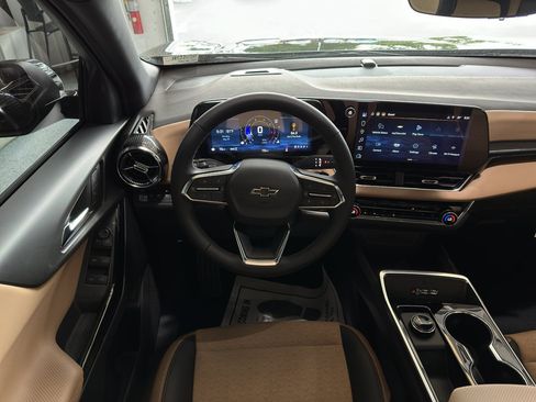 New 2025 Chevrolet Equinox ACTIV w/ Safety and Technology Package image 7