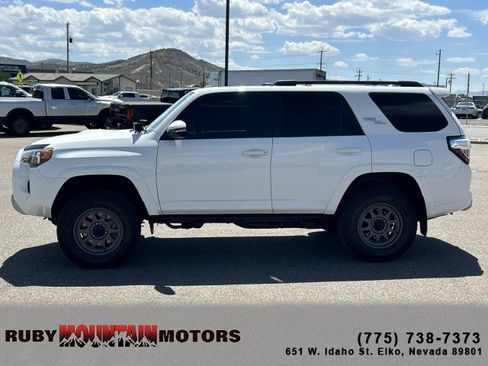 Used 2023 Toyota 4Runner TRD Off-Road Premium w/ Moonroof Package AWD/4WD image 4