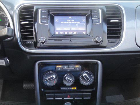 Used 2017 Volkswagen Beetle 1.8T image 10