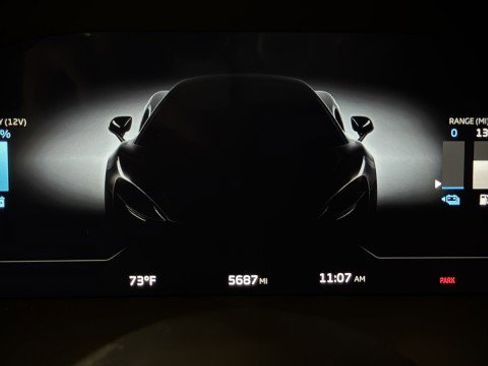 Used 2025 McLaren Artura RWD image 10