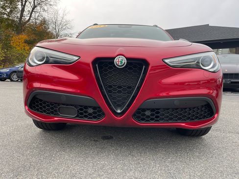 Used 2023 Alfa Romeo Stelvio Veloce image 2