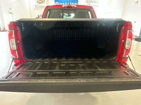 Used 2016 GMC Canyon SLE w/ All Terrain Package AWD/4WD image 28
