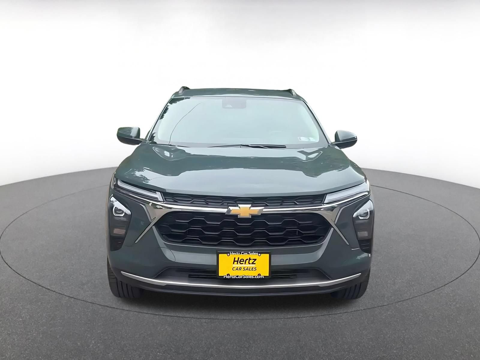 Used 2025 Chevrolet Trax LT w/ LT Convenience Package FWD image 4