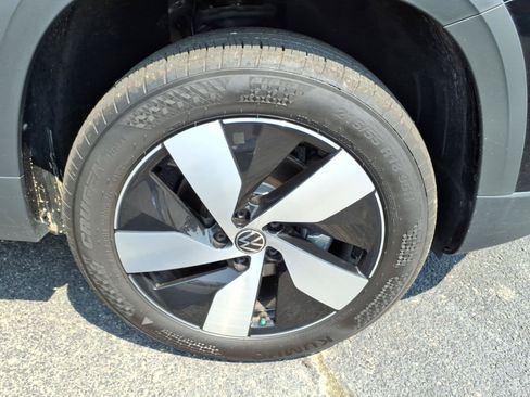 Used 2025 Volkswagen Taos S AWD/4WD image 7