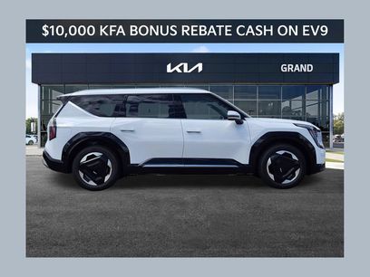 New 2026 Kia EV9 Land