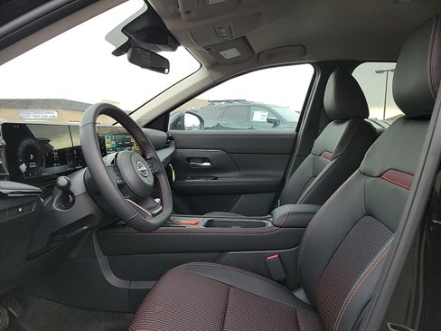 Used 2025 Nissan Kicks SR AWD/4WD image 13
