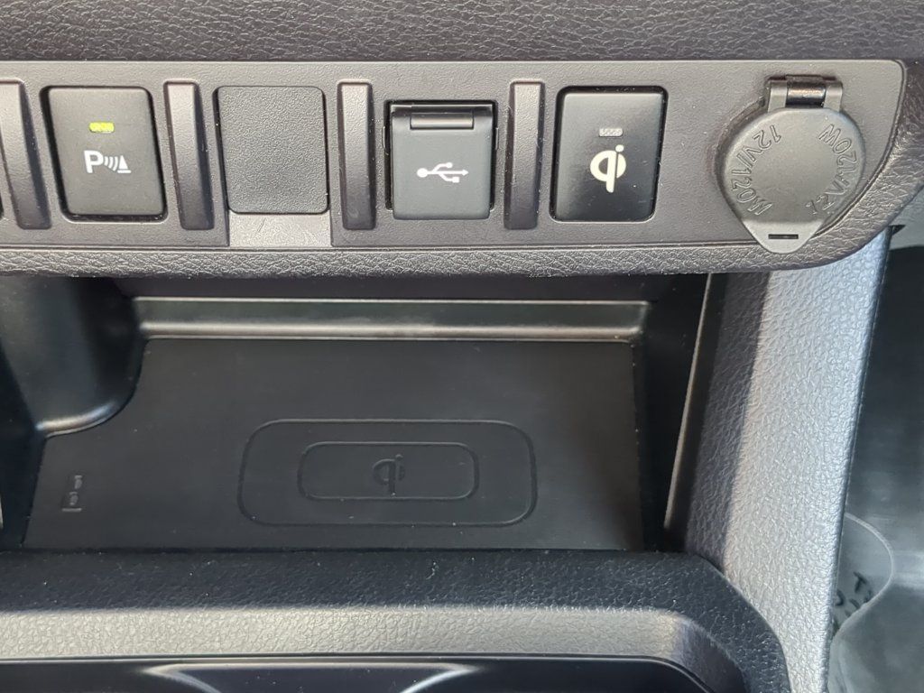 Used 2020 Toyota Tacoma TRD Off-Road w/ TRD Premium Off Road Package AWD/4WD image 24