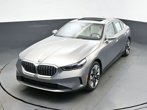 New 2026 BMW 530i xDrive w/ Premium Package AWD/4WD image 30