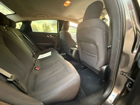 Used 2016 Chrysler 200 Limited w/ Convenience Group image 11