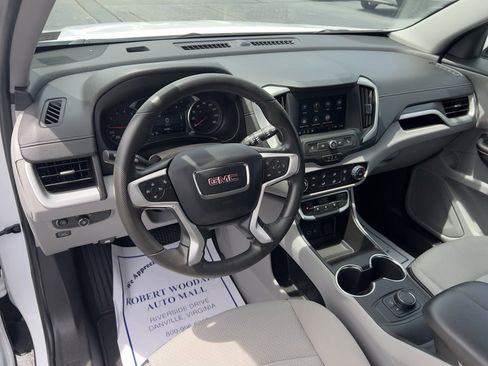 Used 2024 GMC Terrain SLE image 19