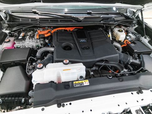 Used 2025 Toyota Sequoia SR5 image 38