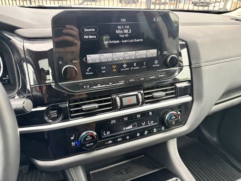 Used 2025 Nissan Pathfinder Platinum AWD/4WD image 16