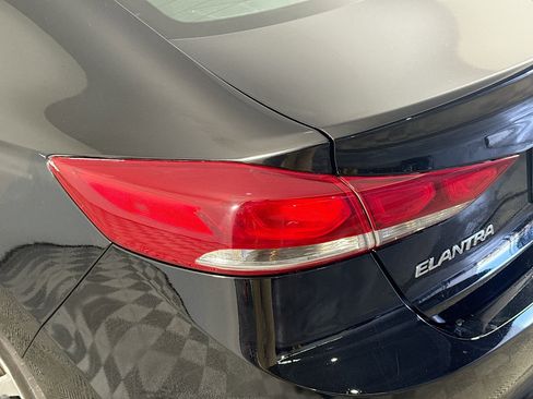 Used 2018 Hyundai Elantra SEL image 35