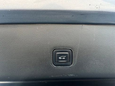 Used 2020 Chevrolet Traverse RS image 19