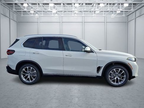 New 2026 BMW X5 xDrive40i w/ Parking Assistance Package image 4