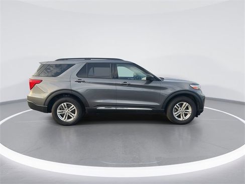Used 2022 Ford Explorer XLT image 8