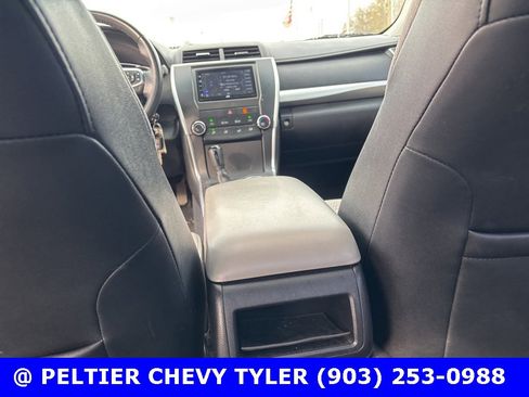 Used 2015 Toyota Camry SE image 19