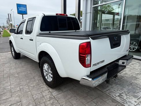Used 2014 Nissan Frontier SV RWD image 2