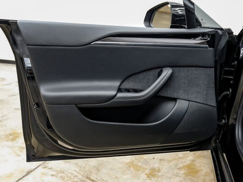 Used 2021 Tesla Model S Plaid image 39