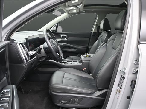 Used 2024 Kia Sorento S w/ Panoramic Sunroof Package AWD/4WD image 9