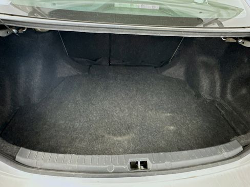 Used 2013 Toyota Corolla LE image 28