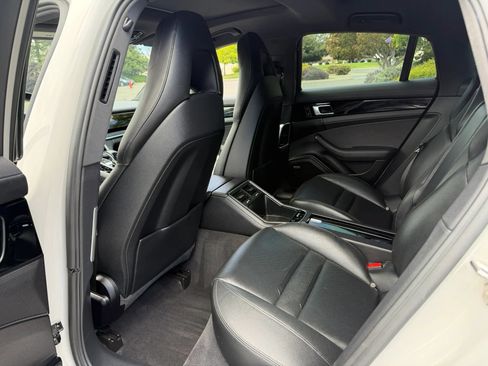 Used 2020 Porsche Panamera image 15