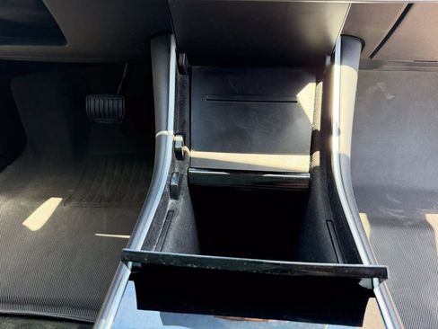 Used 2018 Tesla Model 3 Long Range RWD image 37