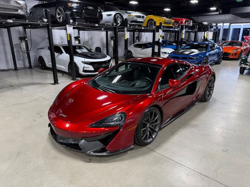 Used 2018 McLaren 570S Spider image 2