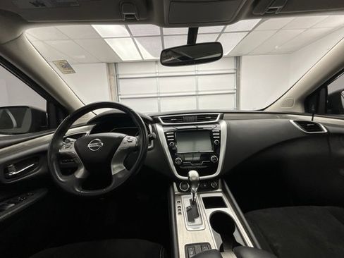 Used 2018 Nissan Murano SV w/ Premium Package image 4