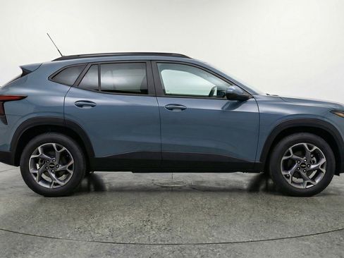 Used 2025 Chevrolet Trax LT image 11