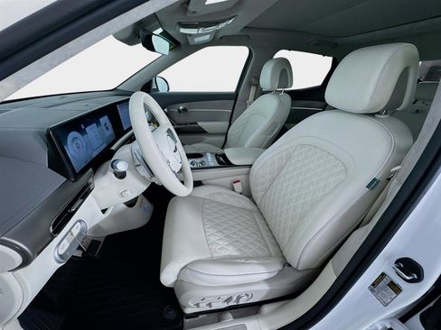 New 2024 Genesis GV60 Performance image 11