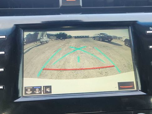 Used 2018 Toyota Camry SE w/ Convenience Package FWD image 25