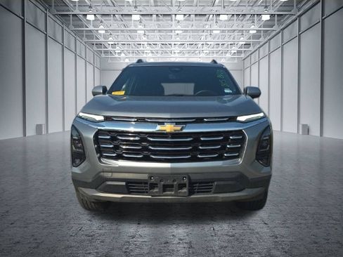 Used 2025 Chevrolet Equinox LT w/ Convenience Package II FWD image 9