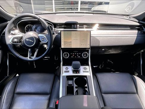 Used 2023 Jaguar XF SE RWD image 15