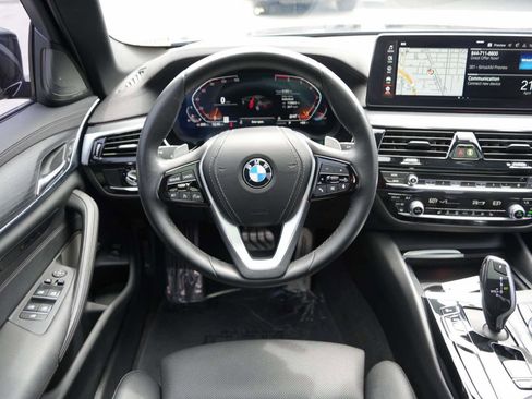Used 2022 BMW 530i w/ Premium Package RWD image 8