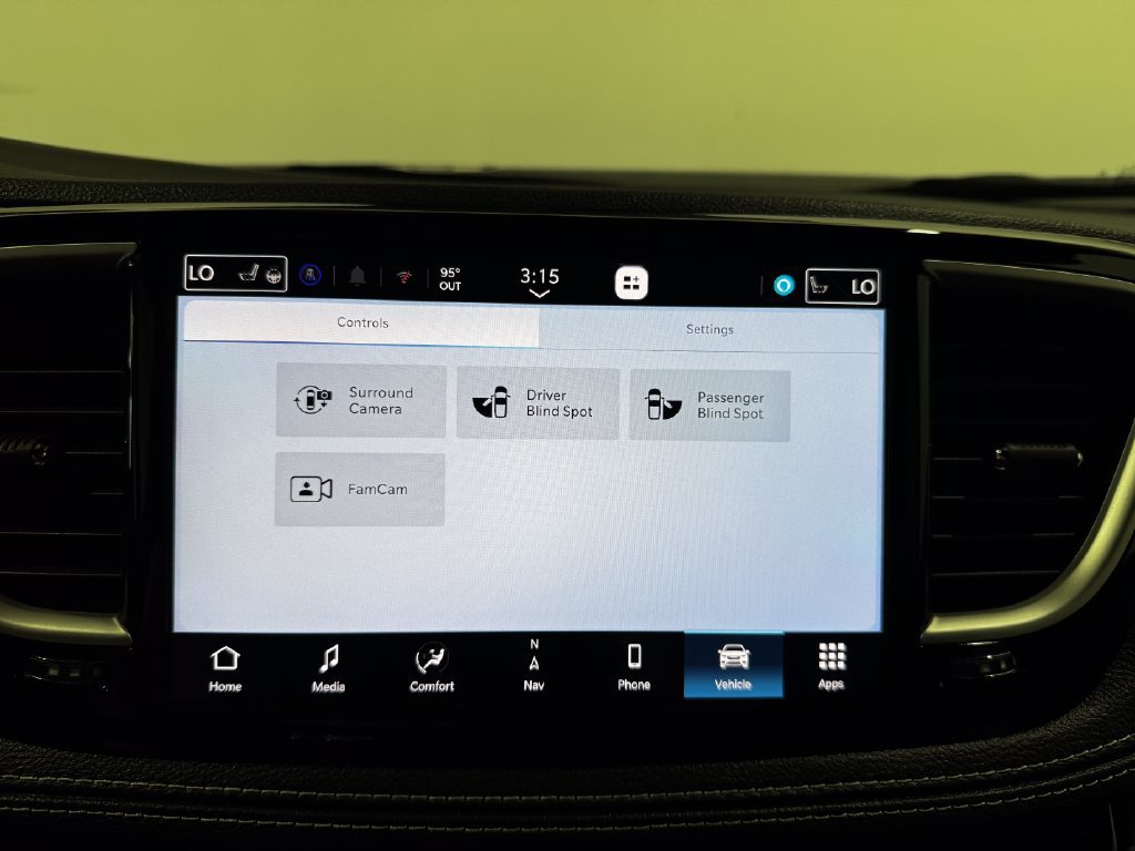New 2027 Chrysler Pacifica Select w/ Family Tech Group AWD/4WD image 30